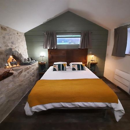 Le Val Du Pech Chantant Chambres D'Hotes Pern Bagian luar foto