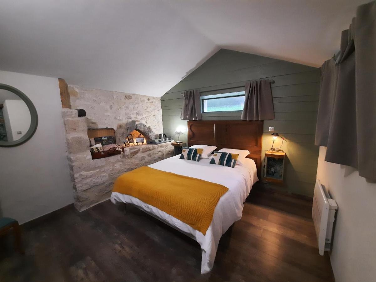 Le Val Du Pech Chantant Chambres D'Hotes Pern Bagian luar foto